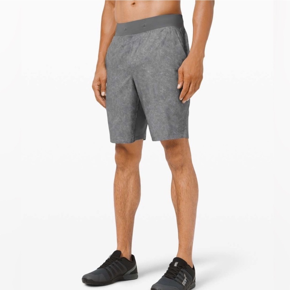 NEW Lululemon Men's T.H.E. LinerLess Short Size XL Gray Athletic 9" NWOT
